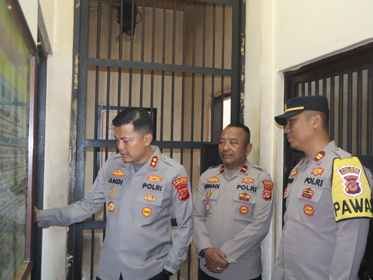 Kapolres Tasikmalaya Kota Monitoring Ruang Tahanan, Tekankan Kewaspadaan Petugas