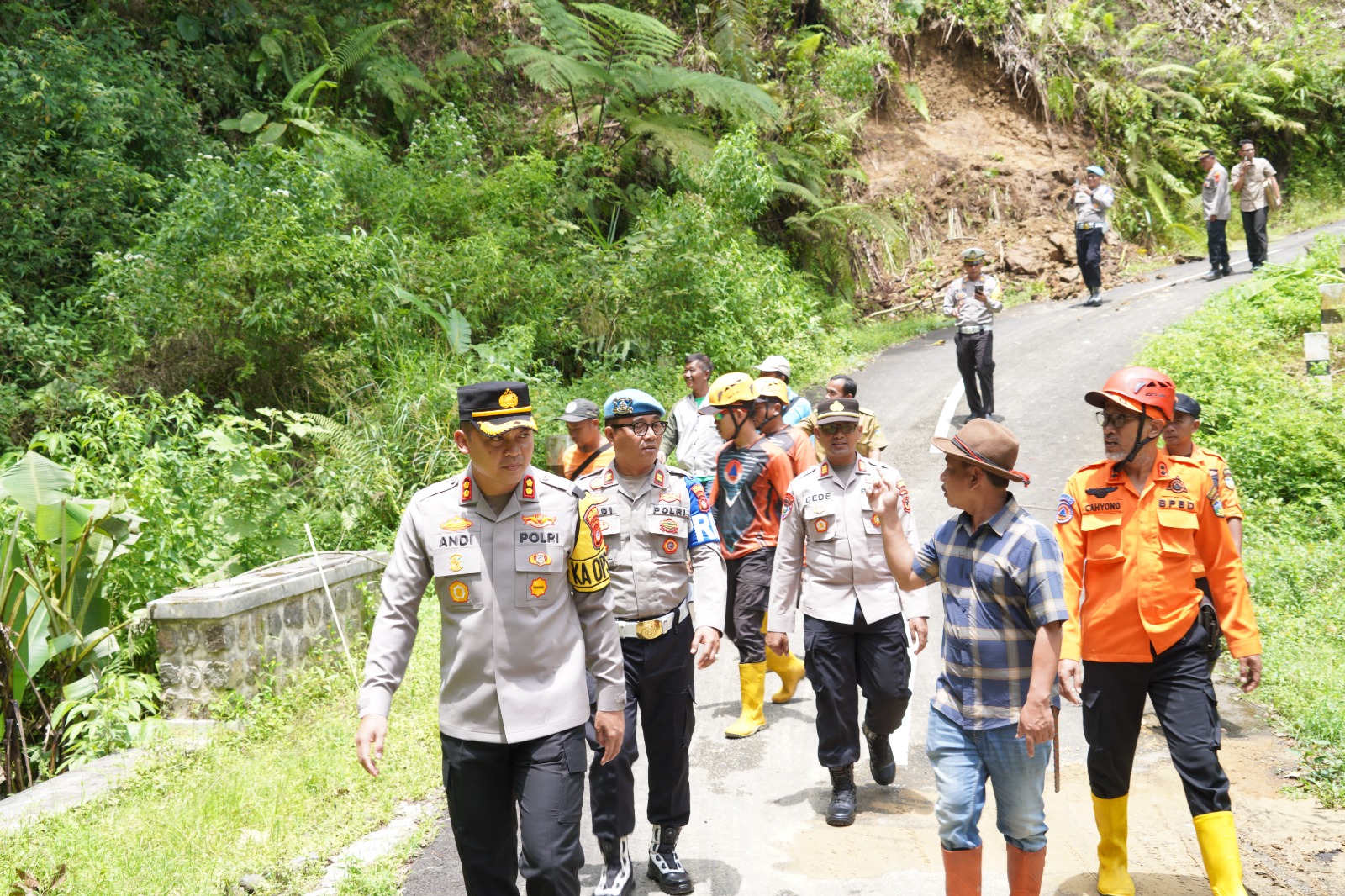 Kapolres Tasikmalaya Kota Tinjau Langsung Lokasi Tanah Longsor di Karangjaya