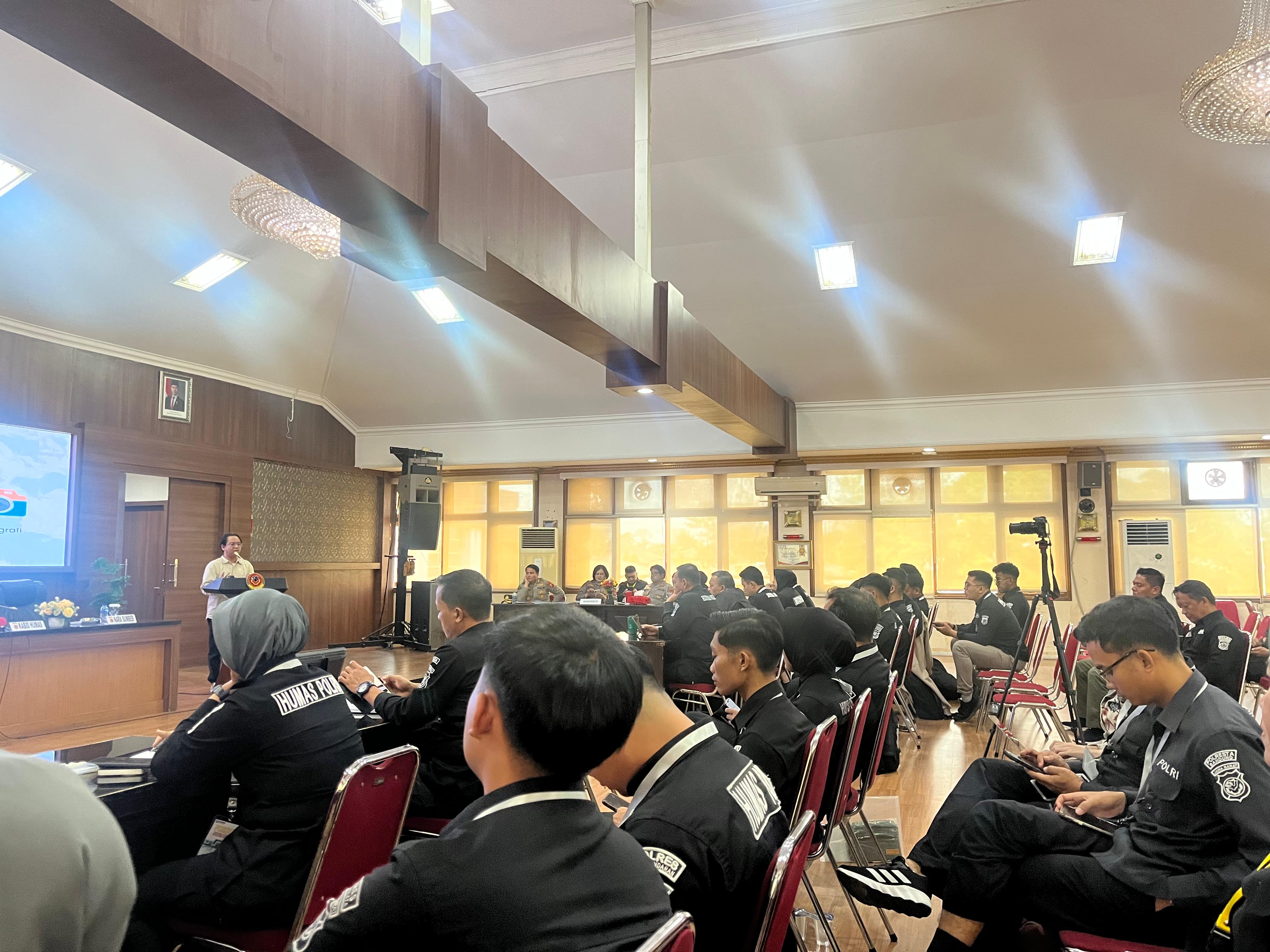 Tingkatkan Profesionalisme dan Kualitas Informasi Publik, Personel Polres Tasikmalaya Kota Ikuti Binteknis Kehumasan Polda Jabar 2026