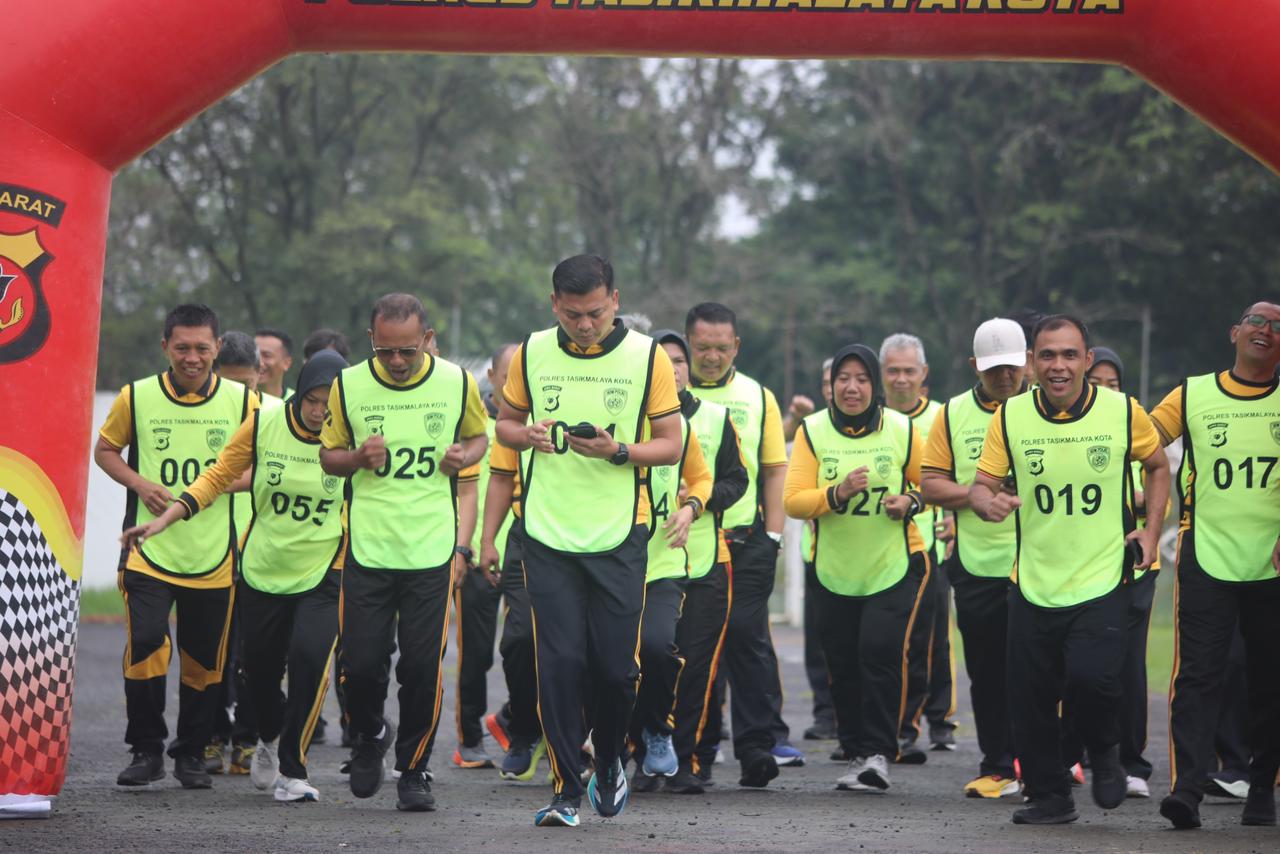 Semangat Sehat dan Soliditas, Kapolres Tasikmalaya Kota Pimpin Olahraga Bersama di Stadion Dadaha