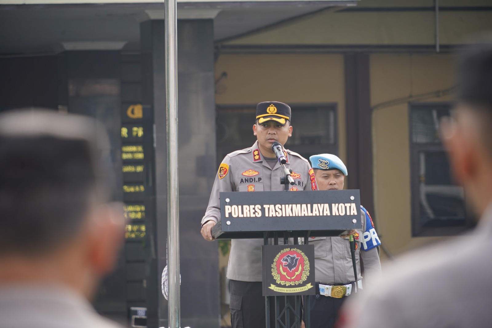 Kapolres Tasikmalaya Kota pimpin apel pagi, tekankan disiplin dan stabilitas kamtibmas