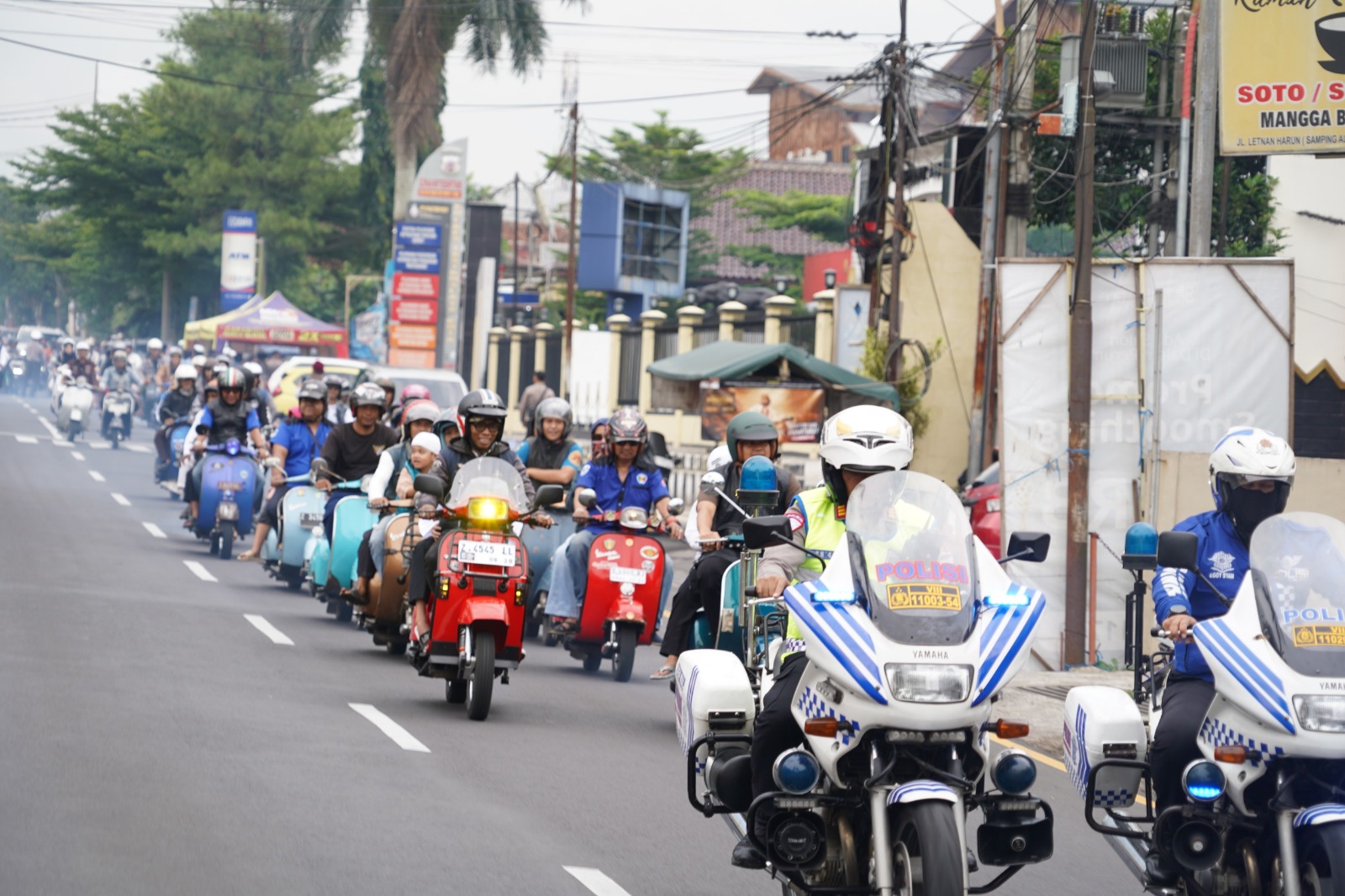 Rolling Kapolres Tasikmalaya Kota bersama Scooter Tasikmalaya Club dilanjutkan pembagian takjil dan buka bersama anak yatim