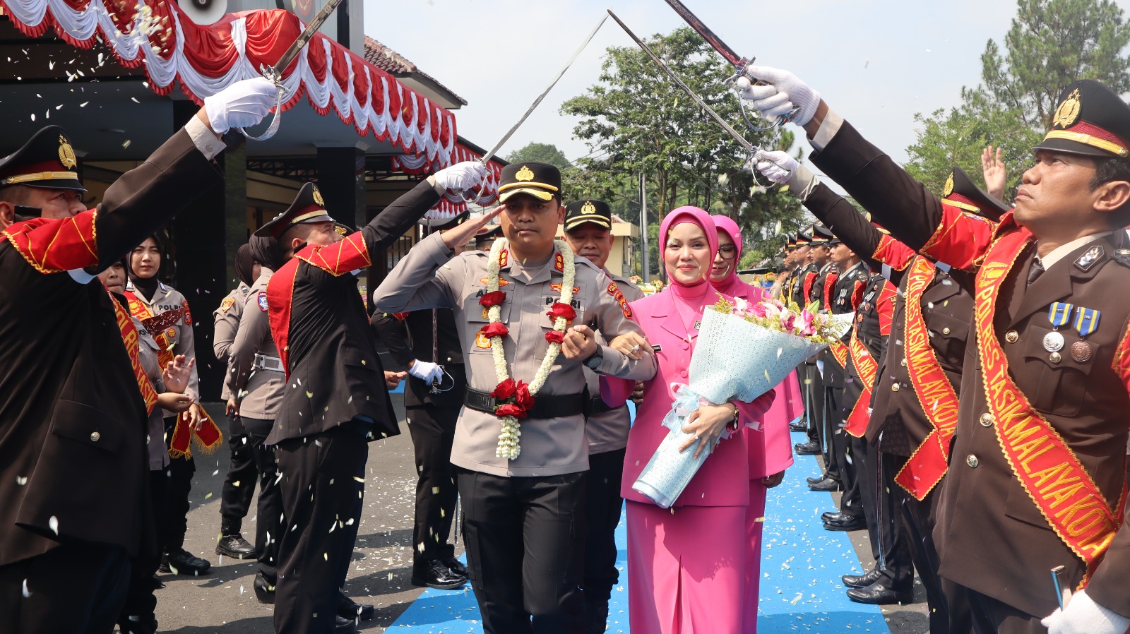 Farewell dan welcome parade, tongkat kepemimpinan Kapolres Tasikmalaya Kota berganti
