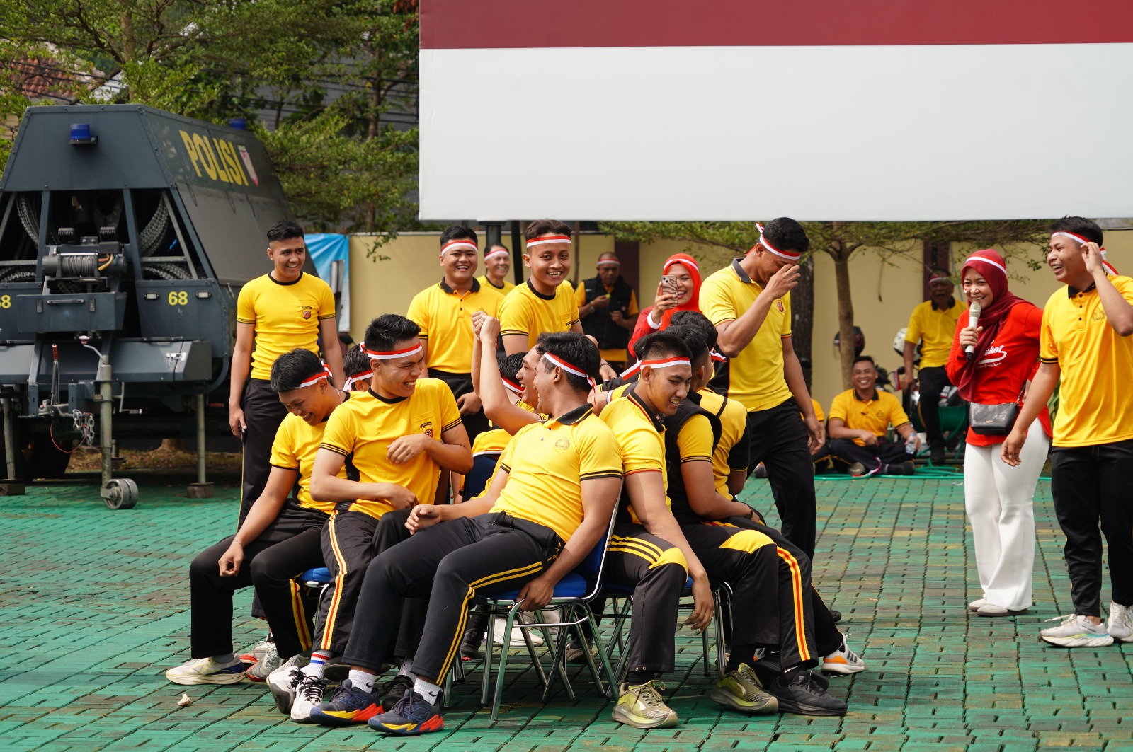 Meriahkan HUT ke-81 RI, personel Polres Tasikmalaya Kota dan Bhayangkari ikuti berbagai lomba tradisional